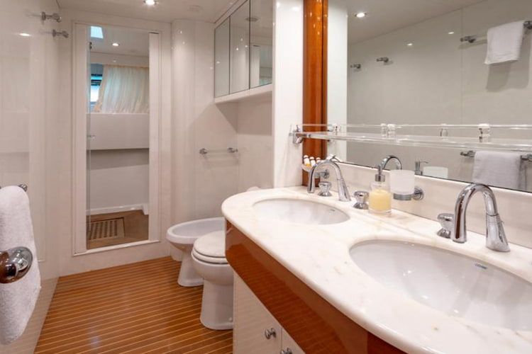 motor yacht charter, yacht bath, inner spaces