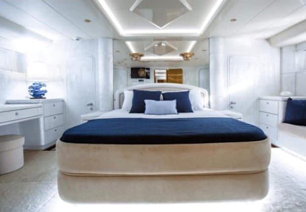 yacht accommodation, king size bed, Athens yacht charter