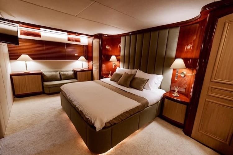 yacht accommodation, luxury yacht bedroom, Cyclades yachts