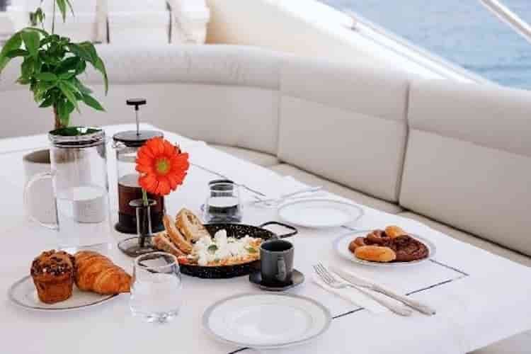 private yacht charter, yacht dining, motor yacht charter Cyclades