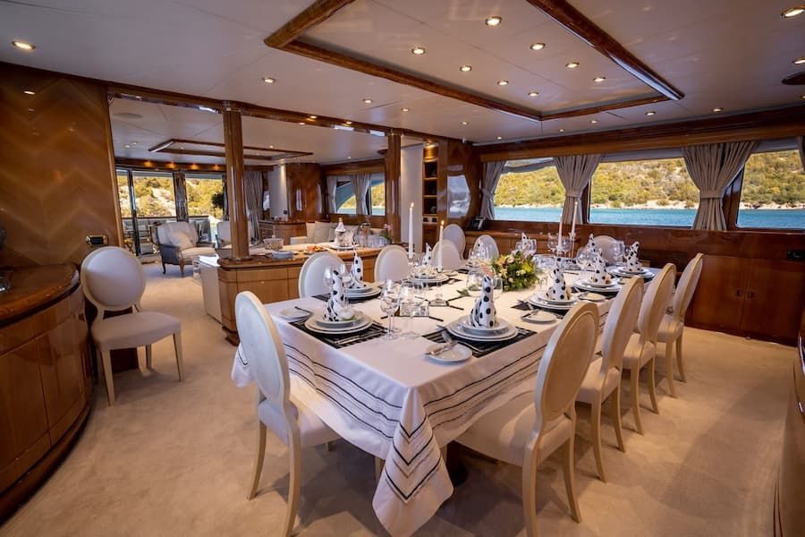 luxury dining, luxury living, super yacht charter Greece