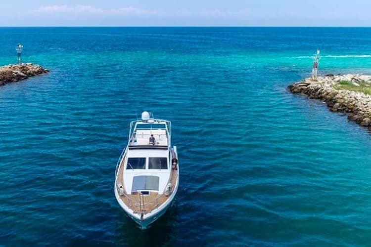day cruise Mykonos, day cruise Paros, motor yacht charters