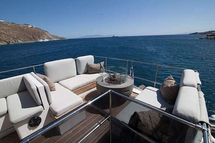 multi day cruise Santorini, luxury yacht charter Santorini, Cyclades yachting