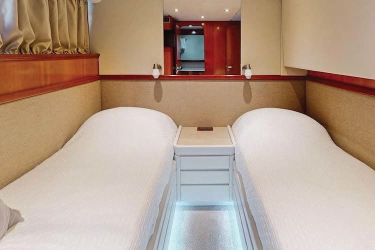 yacht accommodation, private yacht, weekly private cruise Athens
