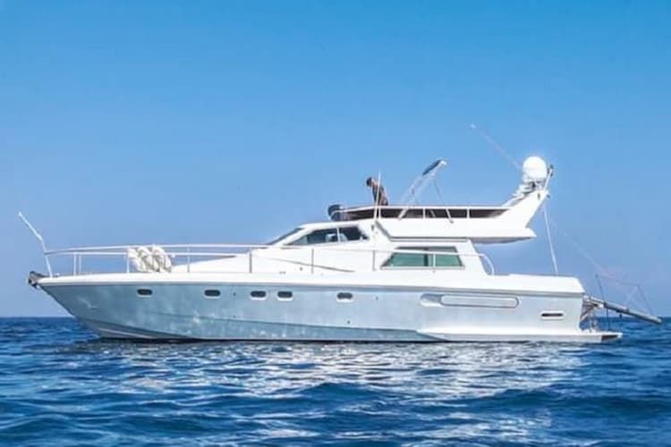 day cruise Mykonos Paros, yacht charter Mykonos, luxury yacht charter Greece
