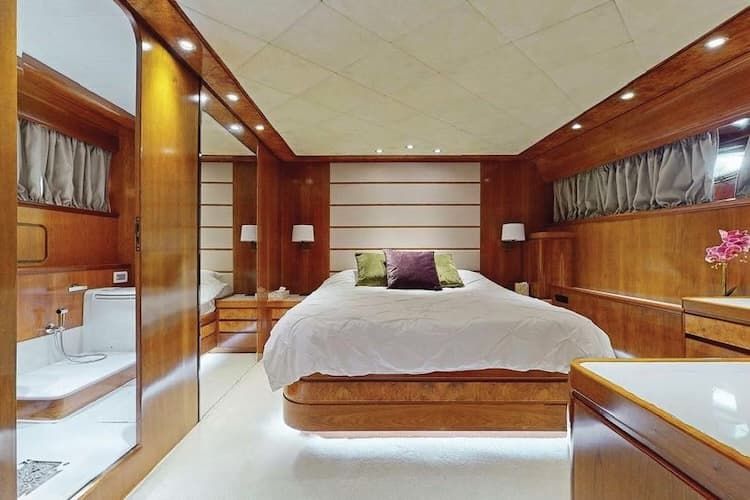 luxury accommodation, motor yacht accommodation, Athens yachts