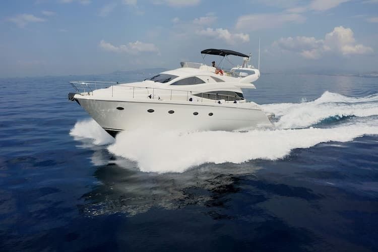 Athens yachts, motor yacht charter Athens, Greece yachting