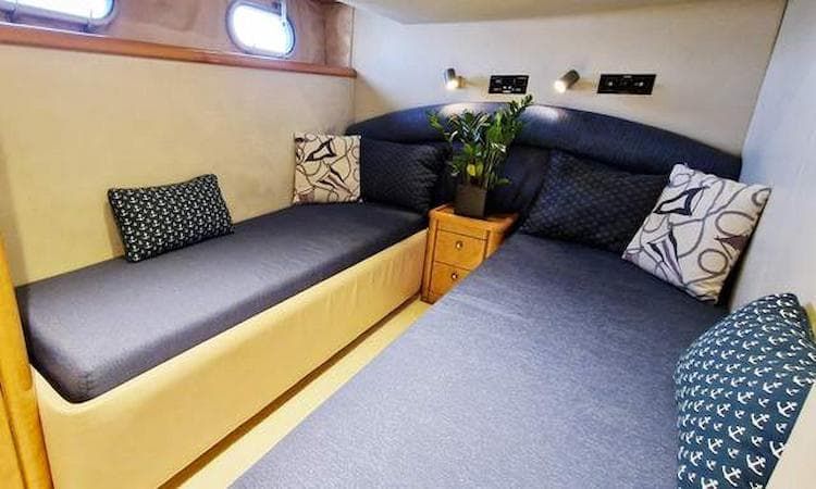 yacht bedroom, day cruise Athens, day cruise Sounio Greece