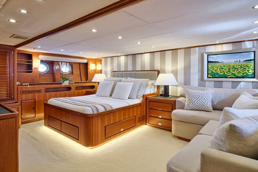 luxury accommodation, Gitana yacht bedroom, sailing yacht charter Greece