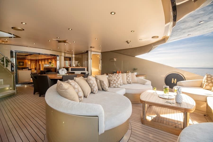 luxury yacht salon, luxury yacht charter Greece, superyacht charter Hokulani