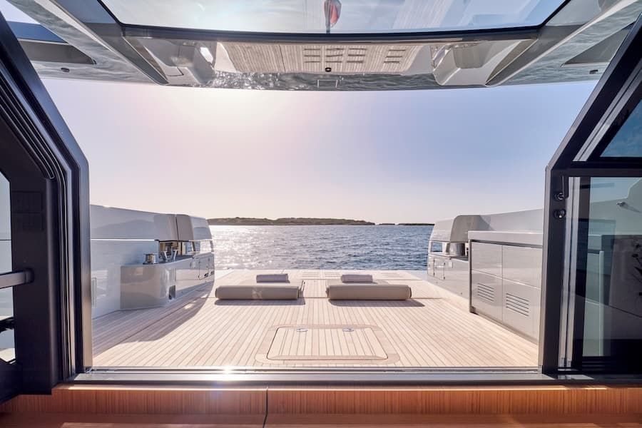luxury sun beds, luxury yacht charter Greece, Duchess yacht