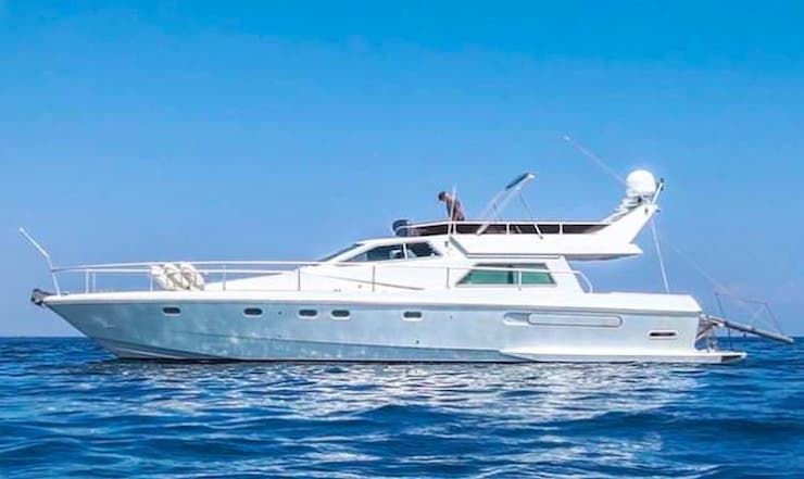 day cruise Santorini Paros Mykonos, day yacht rental, island transfers