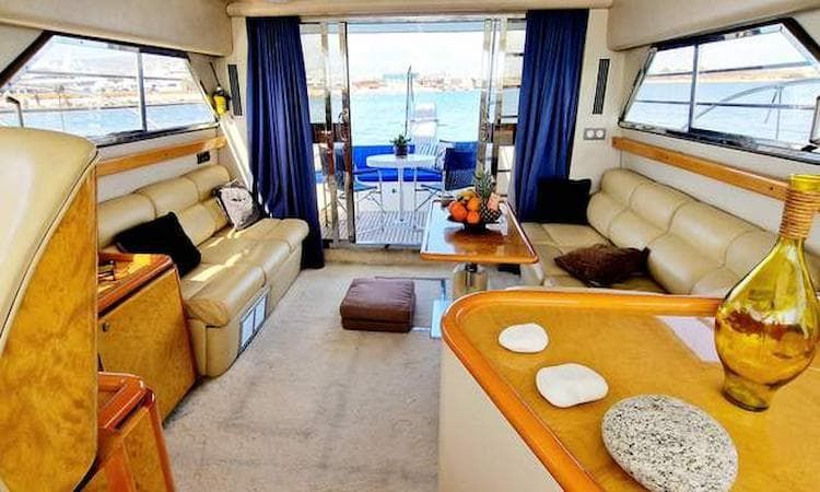 motor yacht salon, Athens yachts, day cruise Athens Riviera